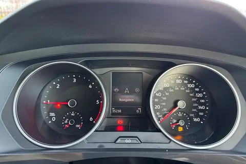 PE71ZYG Volkswagen Tiguan 2.0 TDI Life Euro 6 (s/s) 5dr Thumbnail #46