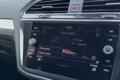 PE71ZYG Volkswagen Tiguan 2.0 TDI Life Euro 6 (s/s) 5dr Thumbnail #52