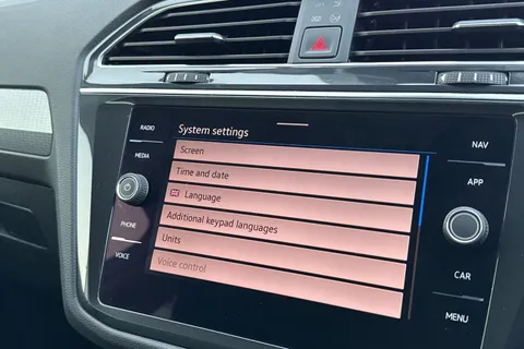 PE71ZYG Volkswagen Tiguan 2.0 TDI Life Euro 6 (s/s) 5dr Thumbnail #53