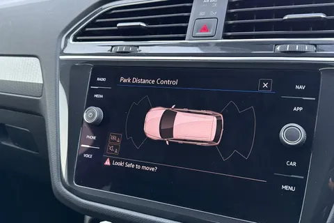 PE71ZYG Volkswagen Tiguan 2.0 TDI Life Euro 6 (s/s) 5dr Thumbnail #54