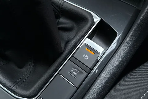 PE71ZYG Volkswagen Tiguan 2.0 TDI Life Euro 6 (s/s) 5dr Thumbnail #58