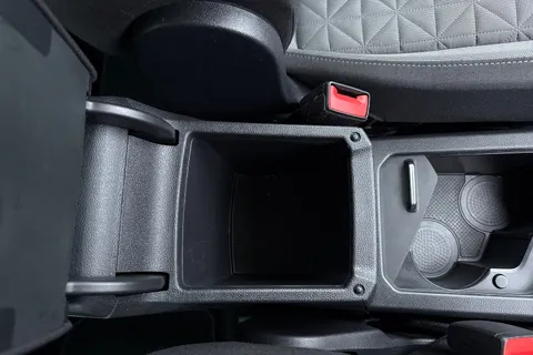 PE71ZYG Volkswagen Tiguan 2.0 TDI Life Euro 6 (s/s) 5dr Thumbnail #61