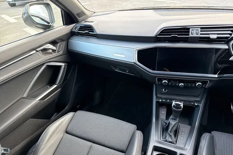 PL22ZTM Audi Q3 S line 35 TFSI  150 PS S tronic Thumbnail #14