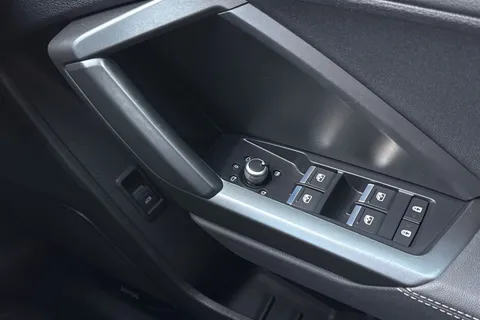 PL22ZTM Audi Q3 S line 35 TFSI  150 PS S tronic Thumbnail #38