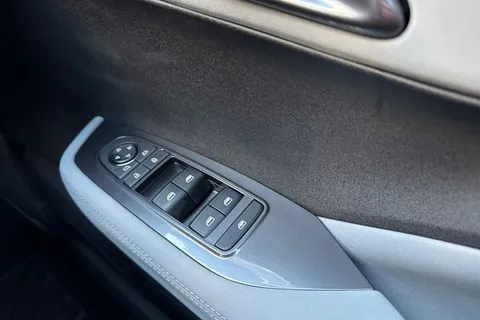 DL75ZGB BYD Dolphin Surf 30kWh Active Auto 5dr Thumbnail #17