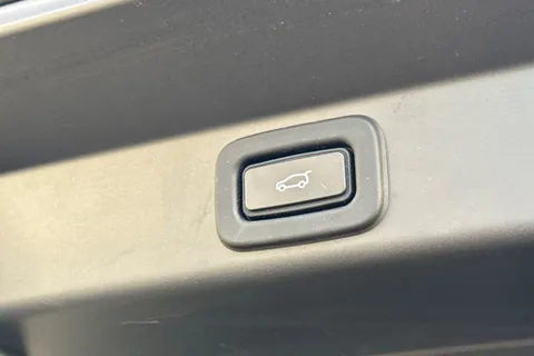 KN72YAK Land Rover Range Rover Sport 3.0 P510e Autobiography 5dr Thumbnail #31