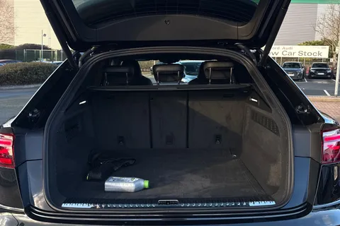 PN75GWZ Audi RS Q8 SUV performance Carbon Vorsprung   640 PS tiptronic Thumbnail #7