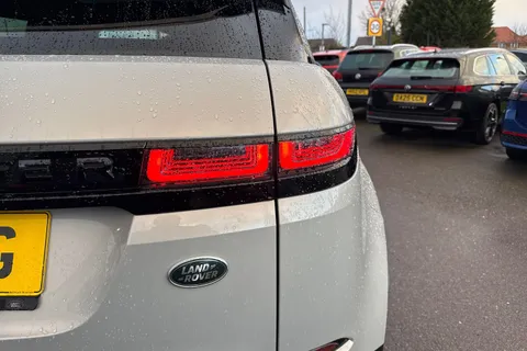 KO69VOG Land Rover Range Rover Evoque 2.0 D180 R-Dynamic HSE Auto 4WD Euro 6 (s/s) 5dr Thumbnail #26