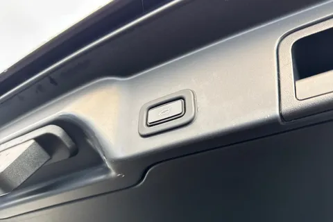 KO69VOG Land Rover Range Rover Evoque 2.0 D180 R-Dynamic HSE Auto 4WD Euro 6 (s/s) 5dr Thumbnail #28