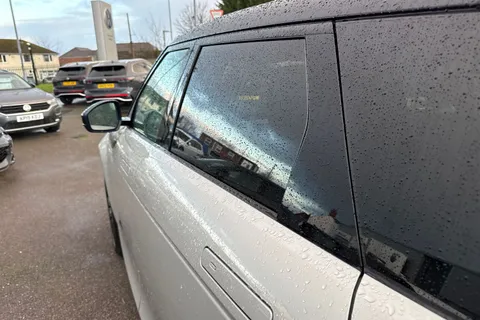 KO69VOG Land Rover Range Rover Evoque 2.0 D180 R-Dynamic HSE Auto 4WD Euro 6 (s/s) 5dr Thumbnail #33