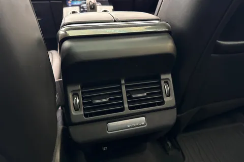 KO69VOG Land Rover Range Rover Evoque 2.0 D180 R-Dynamic HSE Auto 4WD Euro 6 (s/s) 5dr Thumbnail #36