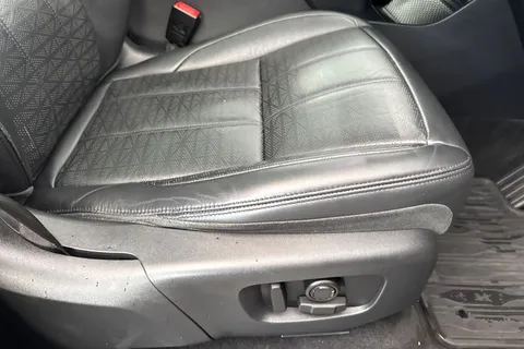 KO69VOG Land Rover Range Rover Evoque 2.0 D180 R-Dynamic HSE Auto 4WD Euro 6 (s/s) 5dr Thumbnail #39