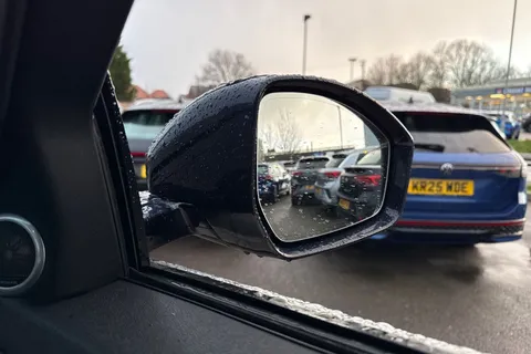 KO69VOG Land Rover Range Rover Evoque 2.0 D180 R-Dynamic HSE Auto 4WD Euro 6 (s/s) 5dr Thumbnail #40