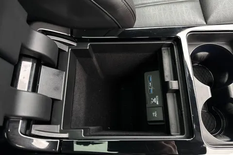 KO69VOG Land Rover Range Rover Evoque 2.0 D180 R-Dynamic HSE Auto 4WD Euro 6 (s/s) 5dr Thumbnail #42