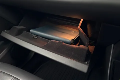 KO69VOG Land Rover Range Rover Evoque 2.0 D180 R-Dynamic HSE Auto 4WD Euro 6 (s/s) 5dr Thumbnail #43