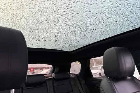 KO69VOG Land Rover Range Rover Evoque 2.0 D180 R-Dynamic HSE Auto 4WD Euro 6 (s/s) 5dr Thumbnail #44