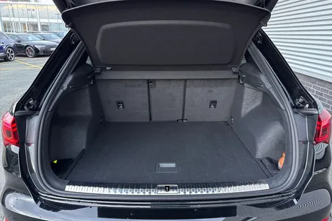 DV75ABX Audi Q3 2.0 TDI 35 Black Edition S Tronic Euro 6 (s/s) 5dr Thumbnail #7
