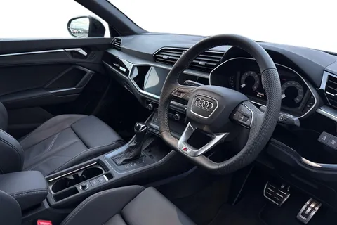 DV75ABX Audi Q3 2.0 TDI 35 Black Edition S Tronic Euro 6 (s/s) 5dr Thumbnail #14
