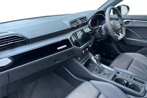 DV75ABX Audi Q3 2.0 TDI 35 Black Edition S Tronic Euro 6 (s/s) 5dr Thumbnail #15