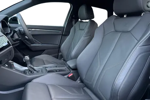 DV75ABX Audi Q3 2.0 TDI 35 Black Edition S Tronic Euro 6 (s/s) 5dr Thumbnail #16