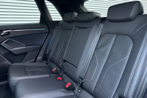 DV75ABX Audi Q3 2.0 TDI 35 Black Edition S Tronic Euro 6 (s/s) 5dr Thumbnail #19