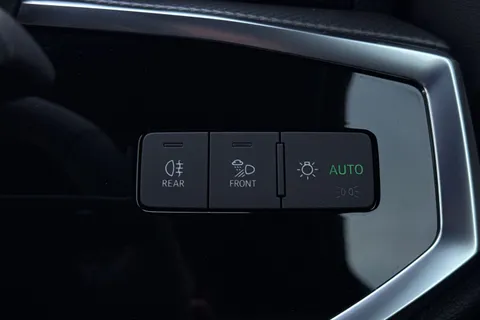 DV75ABX Audi Q3 2.0 TDI 35 Black Edition S Tronic Euro 6 (s/s) 5dr Thumbnail #42