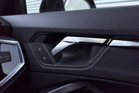 DV75ABX Audi Q3 2.0 TDI 35 Black Edition S Tronic Euro 6 (s/s) 5dr Thumbnail #43