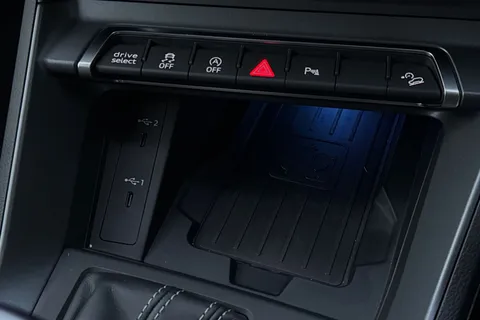 DV75ABX Audi Q3 2.0 TDI 35 Black Edition S Tronic Euro 6 (s/s) 5dr Thumbnail #49