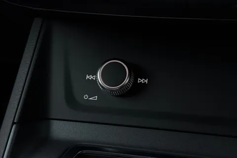 DV75ABX Audi Q3 2.0 TDI 35 Black Edition S Tronic Euro 6 (s/s) 5dr Thumbnail #50