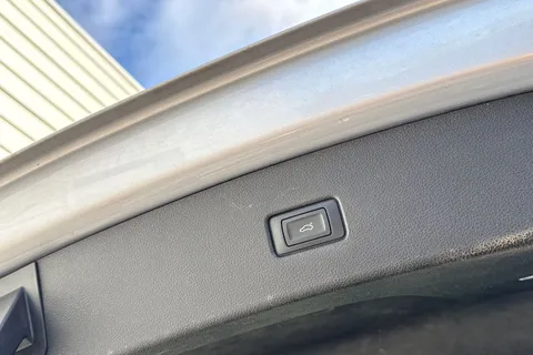 HF71VHH Audi Q5 2.0 TDI 40 S line Sportback S Tronic quattro Euro 6 (s/s) 5dr Thumbnail #32