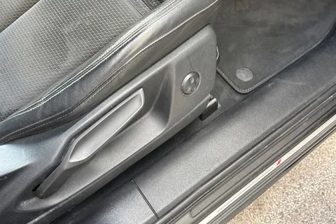 MW69XEZ Audi Q5 2.0 TDI 40 S line S Tronic quattro Euro 6 (s/s) 5dr Thumbnail #42