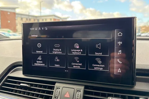 HF71VHH Audi Q5 2.0 TDI 40 S line Sportback S Tronic quattro Euro 6 (s/s) 5dr Thumbnail #54