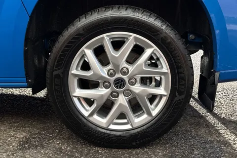 BT75CLU Volkswagen Transporter 2.0 TDI 150 Commerce Pro Van Auto Thumbnail #10