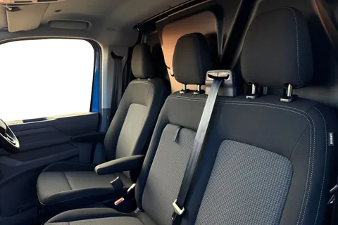 BT75CLU Volkswagen Transporter 2.0 TDI 150 Commerce Pro Van Auto Thumbnail #16