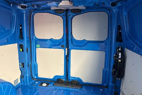 BT75CLU Volkswagen Transporter 2.0 TDI 150 Commerce Pro Van Auto Thumbnail #19