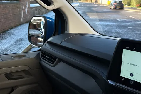 BT75CLU Volkswagen Transporter 2.0 TDI 150 Commerce Pro Van Auto Thumbnail #20