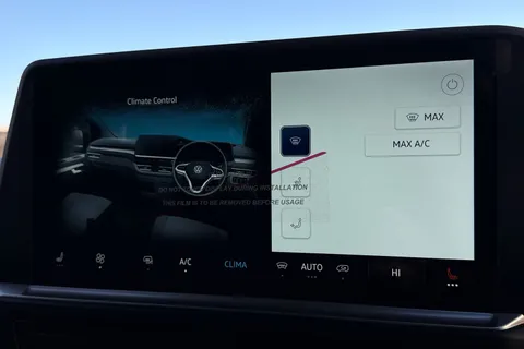 BT75CLU Volkswagen Transporter 2.0 TDI 150 Commerce Pro Van Auto Thumbnail #22