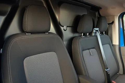 BT75CLU Volkswagen Transporter 2.0 TDI 150 Commerce Pro Van Auto Thumbnail #24