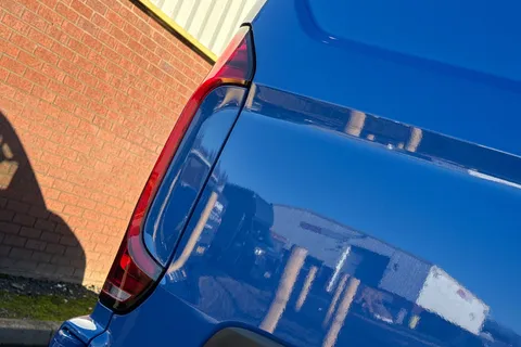 BT75CLU Volkswagen Transporter 2.0 TDI 150 Commerce Pro Van Auto Thumbnail #33