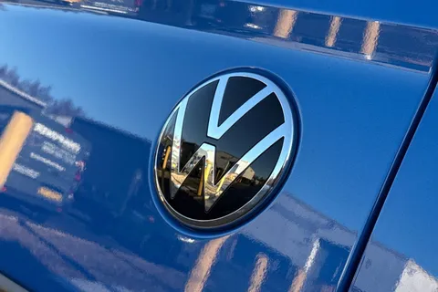 BT75CLU Volkswagen Transporter 2.0 TDI 150 Commerce Pro Van Auto Thumbnail #34