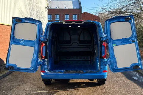 BT75CLU Volkswagen Transporter 2.0 TDI 150 Commerce Pro Van Auto Thumbnail #39