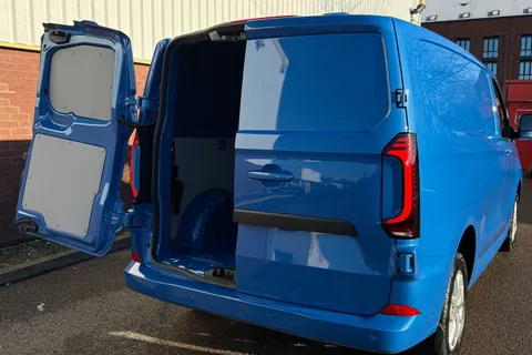 BT75CLU Volkswagen Transporter 2.0 TDI 150 Commerce Pro Van Auto Thumbnail #50