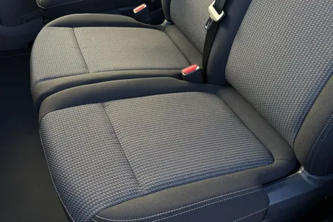 BT75CLU Volkswagen Transporter 2.0 TDI 150 Commerce Pro Van Auto Thumbnail #51