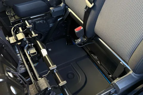 BT75CLU Volkswagen Transporter 2.0 TDI 150 Commerce Pro Van Auto Thumbnail #52