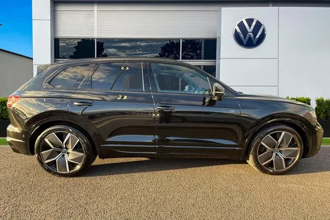 YN75WMA Volkswagen Touareg 3.0 V6 TDI 4Motion 286 Black Edition 5dr Tip Auto, **TOW BAR, CLIMATE SEATS Thumbnail #3