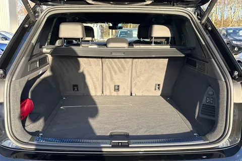 YN75WMA Volkswagen Touareg 3.0 V6 TDI 4Motion 286 Black Edition 5dr Tip Auto, **TOW BAR, CLIMATE SEATS Thumbnail #9