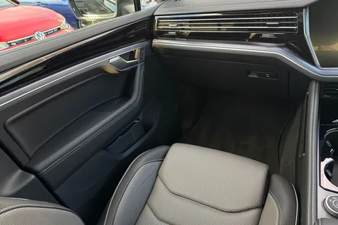 YN75WMA Volkswagen Touareg 3.0 V6 TDI 4Motion 286 Black Edition 5dr Tip Auto, **TOW BAR, CLIMATE SEATS Thumbnail #14