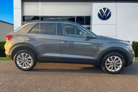 YS25HVJ Volkswagen T-Roc 1.5 TSI Match 5dr DSG, **WINTER PK** Thumbnail #3