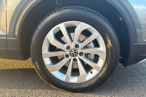 YS25HVJ Volkswagen T-Roc 1.5 TSI Match 5dr DSG, **WINTER PK** Thumbnail #9