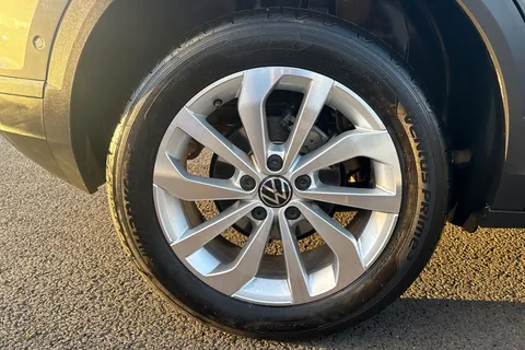 YS25HVJ Volkswagen T-Roc 1.5 TSI Match 5dr DSG, **WINTER PK** Thumbnail #10